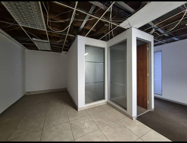 771M² OFFICE TO LET IN CRAIGHALL